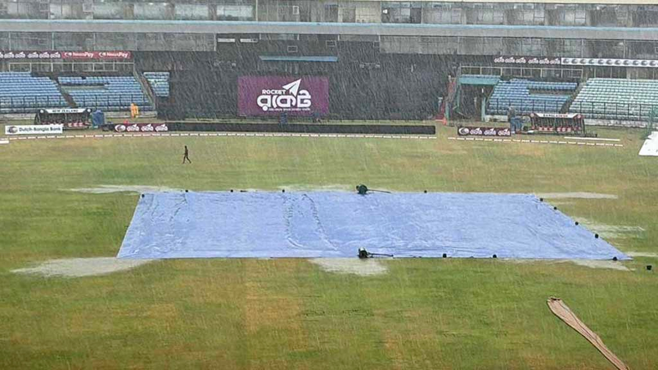 সাগরিকায় মুষলধারে বৃষ্টি, খেলা মাঠে গড়ানো নিয়ে শঙ্কা