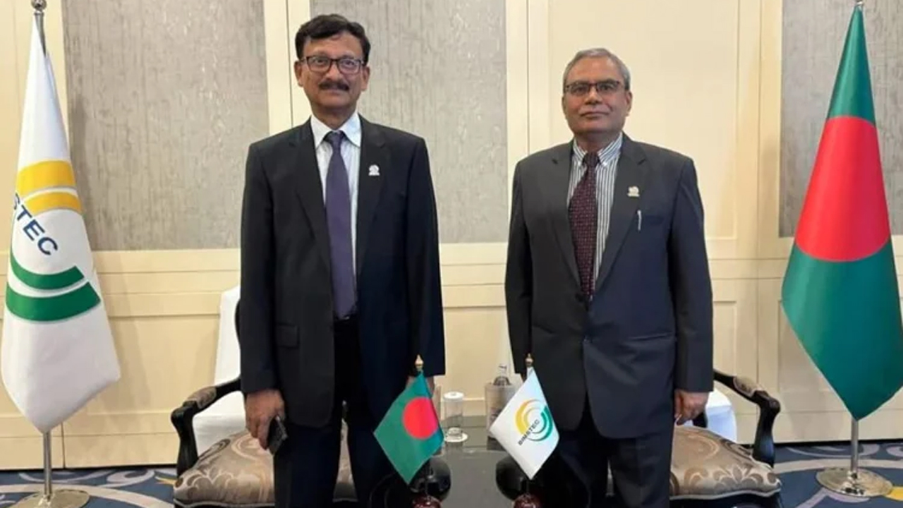 ব্যাংককে পররাষ্ট্র উপদেষ্টা তৌহিদ হোসেনের সাথে বিমসটেক মহাসচিব ইন্দ্র মণি পান্ডে