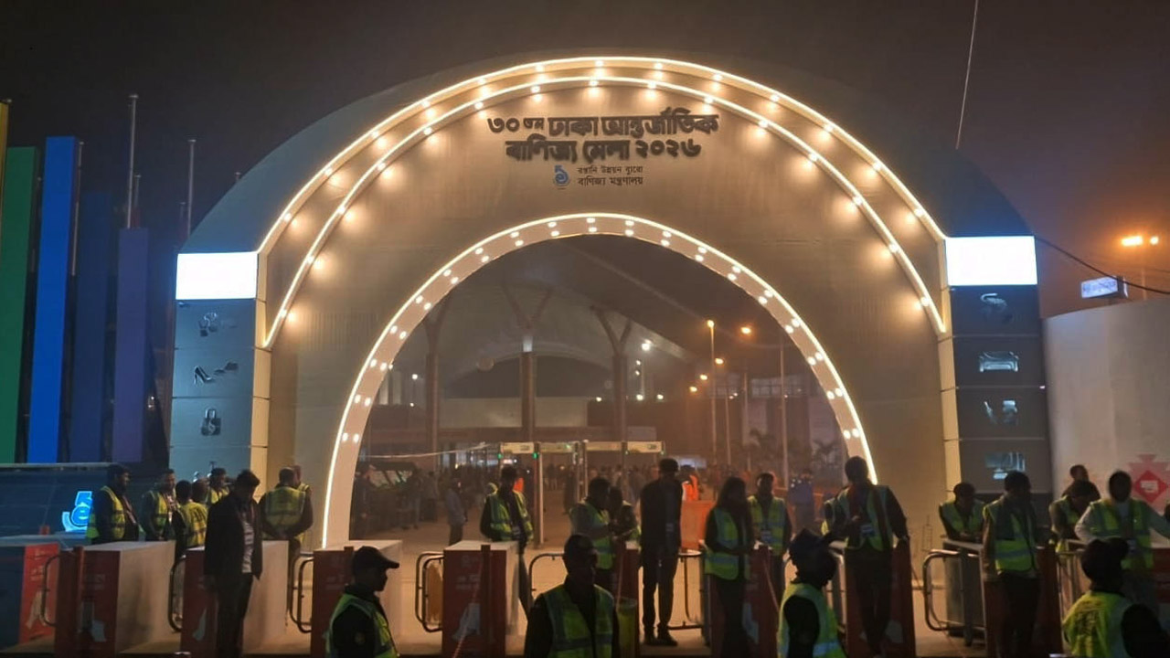 শীত ও ঘন কুয়াশায় বাণিজ্য মেলা দর্শনার্থী কম