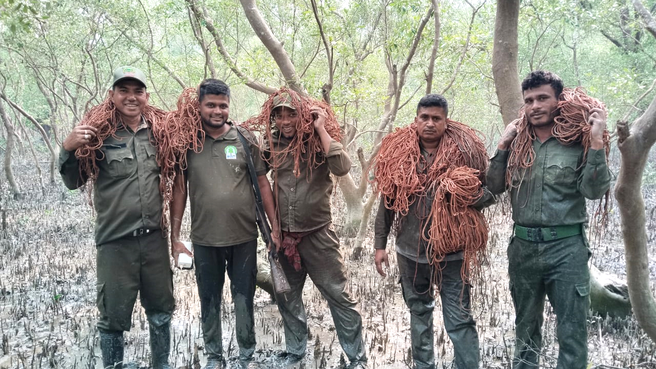 ৪০ কেজি হরিণ ধরার মালা ফাঁদ জব্দ