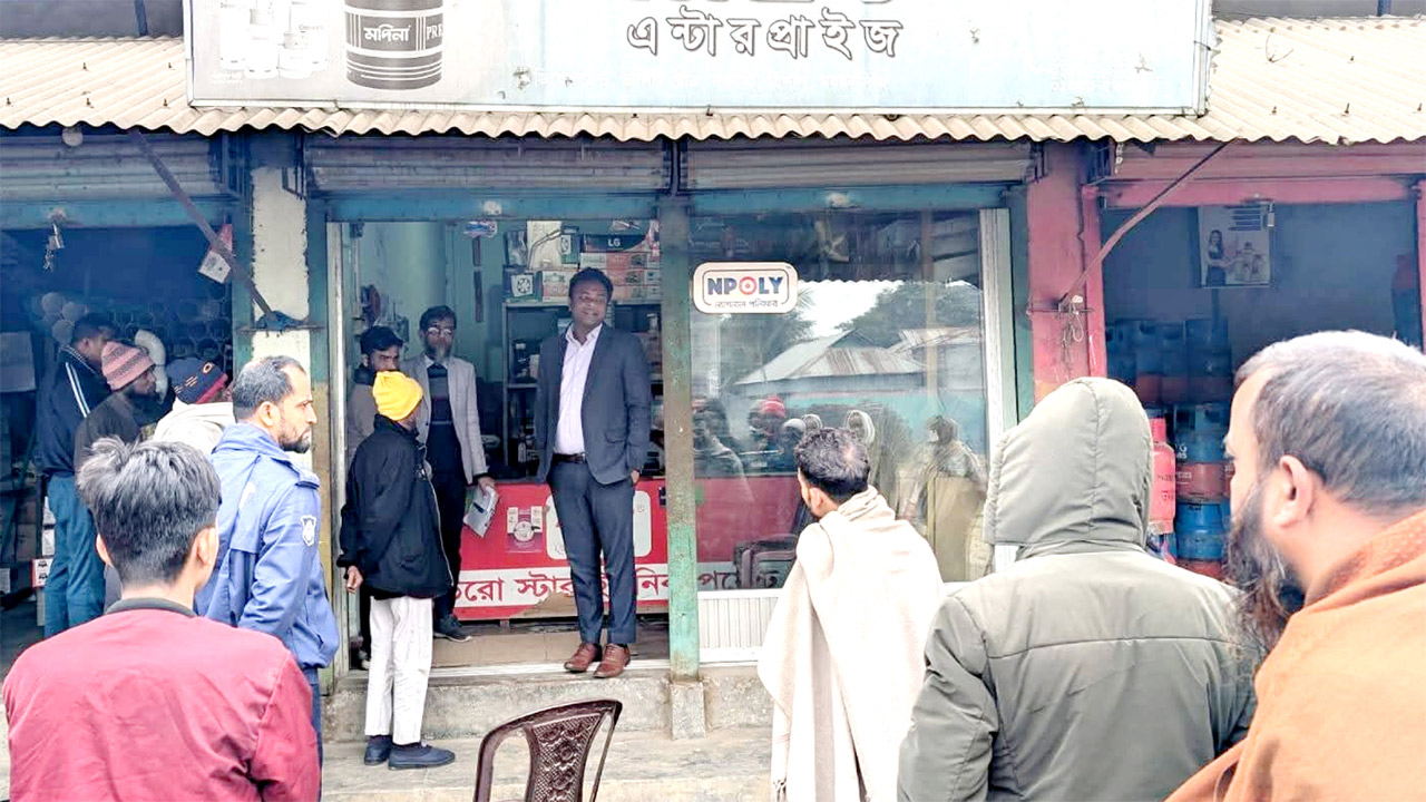 ত্রিশালে এলপি গ্যাসের বাজার মনিটরিংয়ে ভ্রাম্যমান আদালতের জরিমানা আদায়