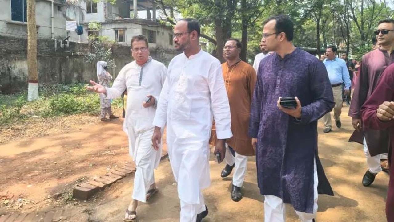 জাতীয় চিড়িয়াখানায় আকস্মিক পরিদর্শনে  প্রাণিসম্পদ প্রতিমন্ত্রী সুলতান সালাউদ্দিন টুকু