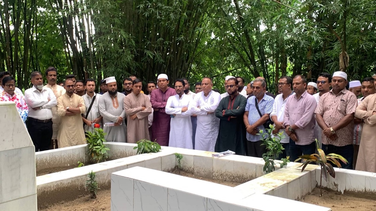 সাংবাদিক তুরাবের দ্বিতীয় শাহাদাতবার্ষিকীতে কবর জিয়ারত করলেন বিপিজেএ নেতারা