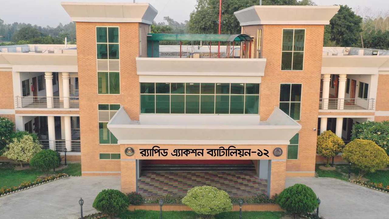 র‍্যাব-১২-এর (সিপিসি-৩) একটি দল অভিযান চালিয়ে মাদকসহ দুই আসামিকে গ্রেফতার করে