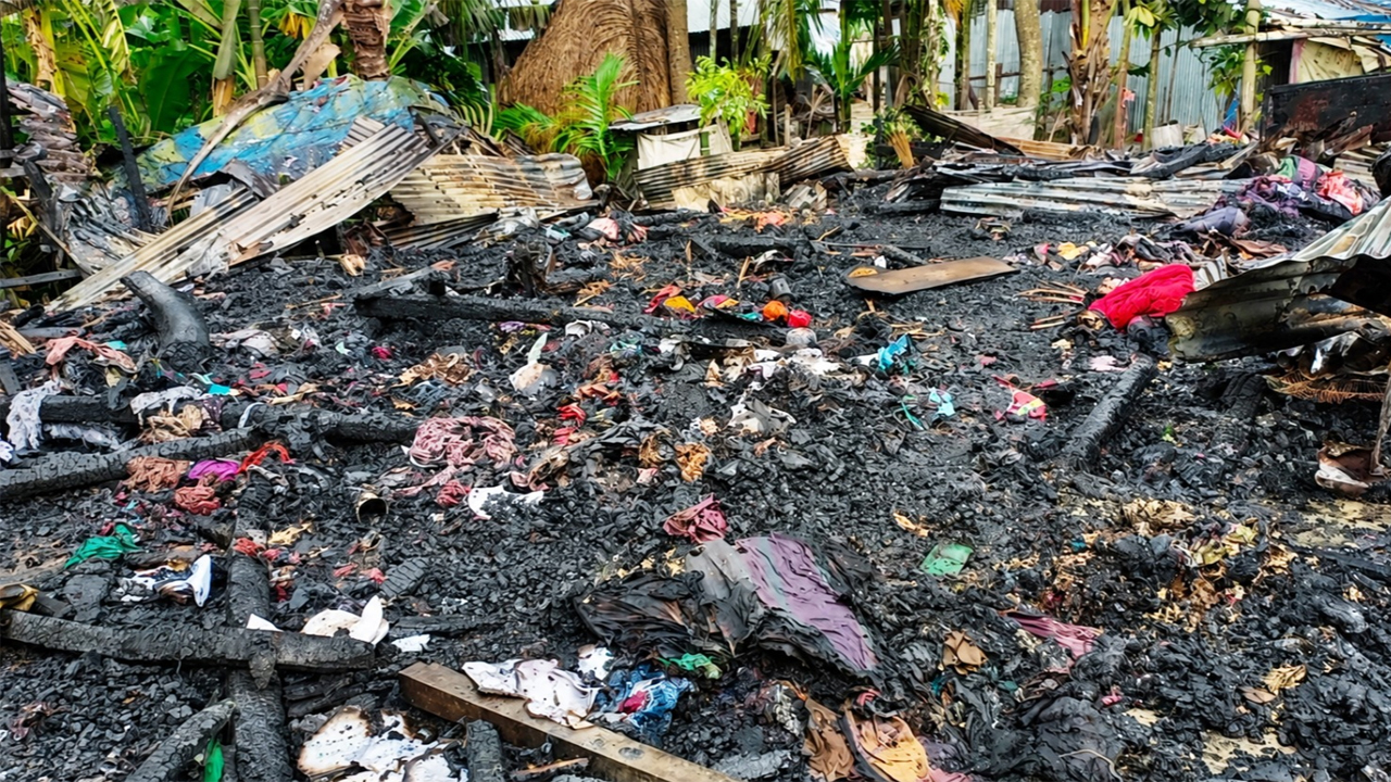 আগুনে পোড়ার পর ঘর দু’টির অবস্থা