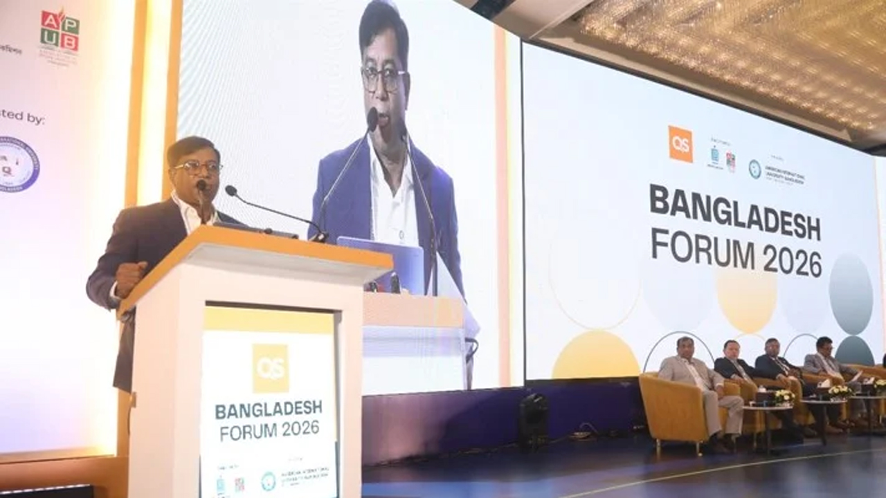 বক্তব্য দেন ইউজিসি চেয়ারম্যান অধ্যাপক ড. মামুন আহমেদ