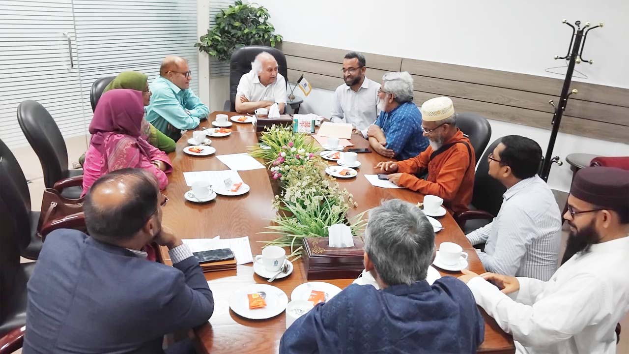 ইউজিসি চেয়ারম্যানের সাথে ইউটিএল নেতাদের সাক্ষাৎ পরবর্তী মতবিনিময় সভা