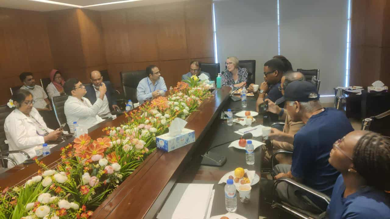 মাইলস্টোন দুর্ঘটনায় আহতদের খোঁজ-খবর নিতে জাতীয় বার্ন ইনস্টিটিউটে ব্রিটিশ হাইকমিশনার সারাহ কুক