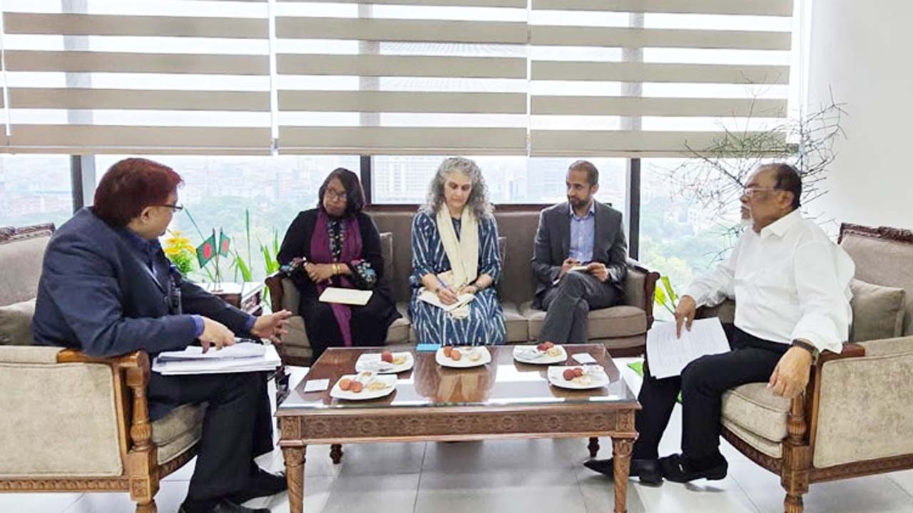 উপদেষ্টা মো: ইসমাইল জবিউল্লাহর সাথে ঢাকাস্থ ব্রিটিশ হাইকমিশনের প্রতিনিধিরা সৌজন্য সাক্ষাৎ করেন