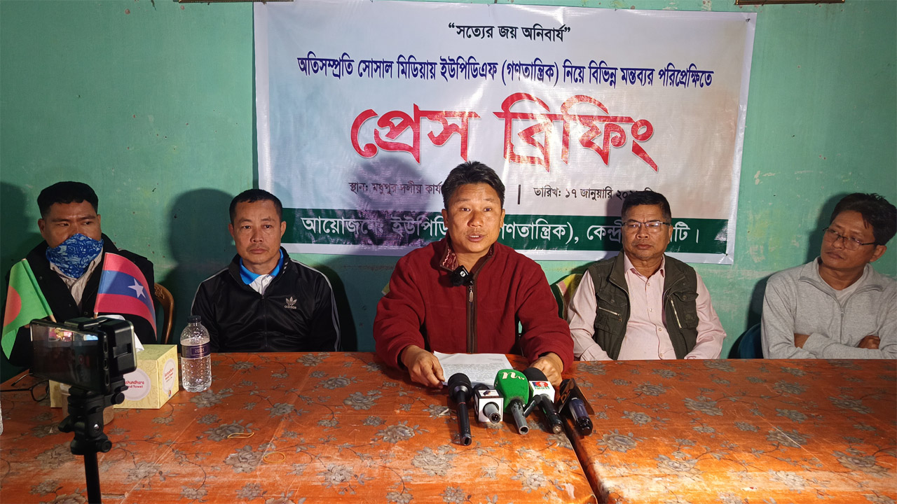 বক্তব্য রাখছেন অমল কান্তি চাকমা