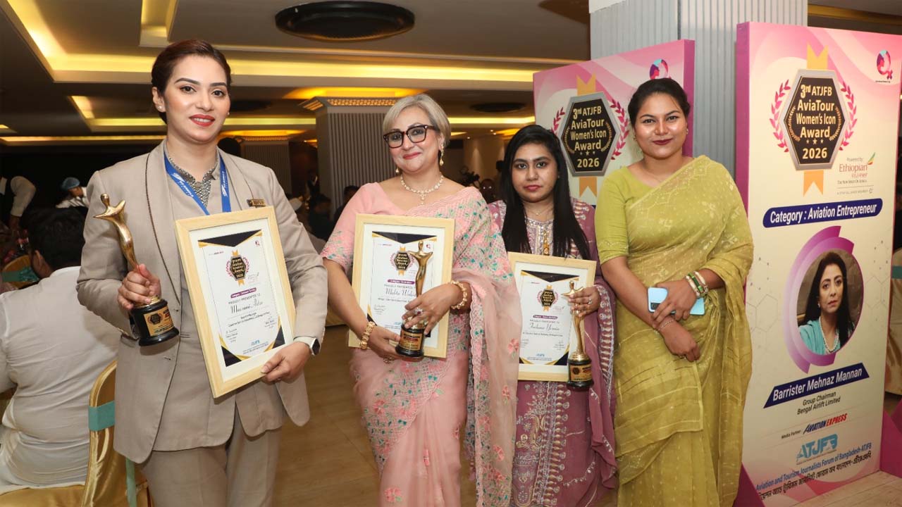 এভিয়েট্যুর ওমেন্স আইকন অ্যাওয়ার্ড পাওয়া ইউএস-বাংলার তিন নারীকর্মী