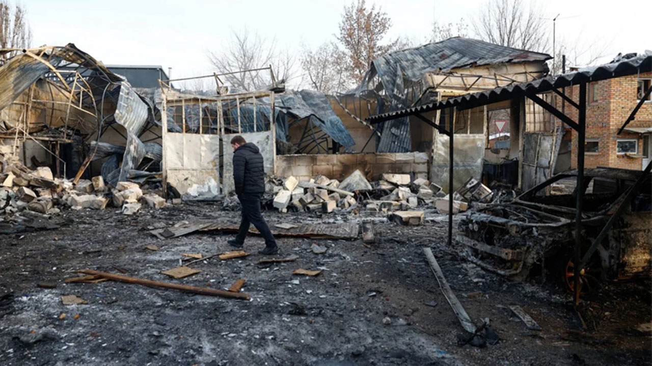 হামলায় ক্ষতিগ্রস্ত বাড়িঘর