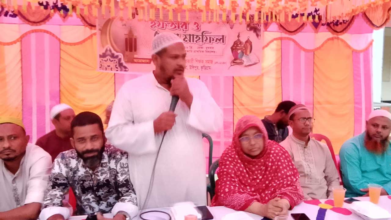 উলিপুরে প্রাথমিক সহকারী শিক্ষক সমাজের উদ্যোগে ইফতার ও দোয়া মাহফিলের আয়োজন করা হয়