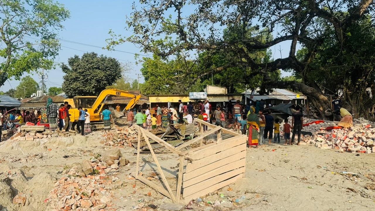 উলিপুরে উচ্ছেদ অভিযান, ৭০ শতক সরকারি খাস জমি পুনরুদ্ধার