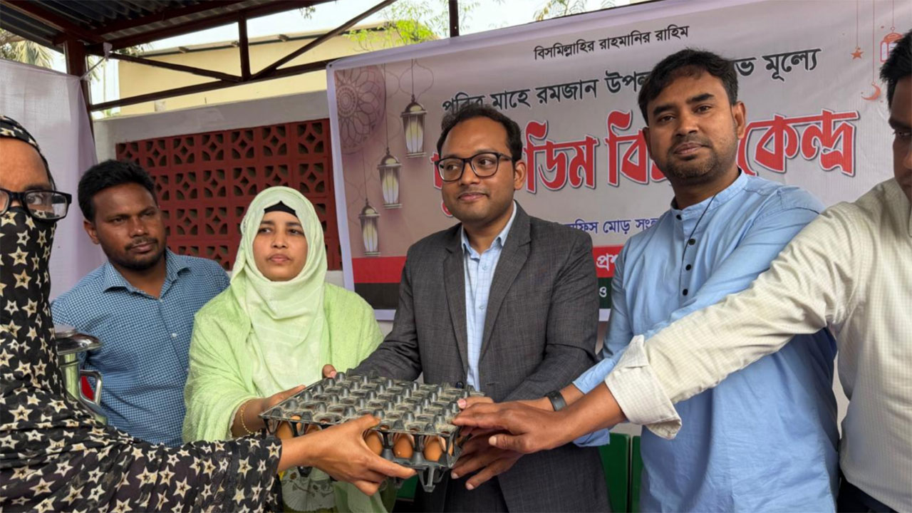 সুলভমূল্যে দুধ ও ডিম বিক্রয়কেন্দ্র