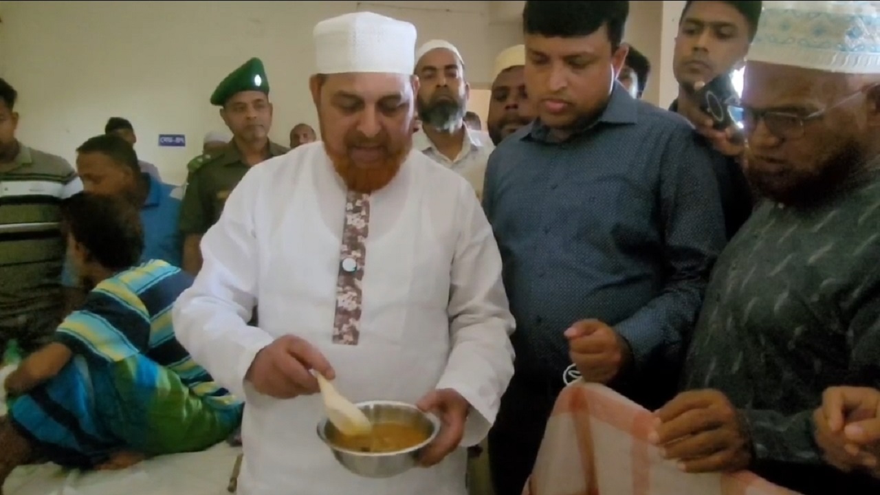 উল্লাপাড়া স্বাস্থ্য কমপ্লেক্স পরিদর্শনে এমপি রফিকুল ইসলাম খান