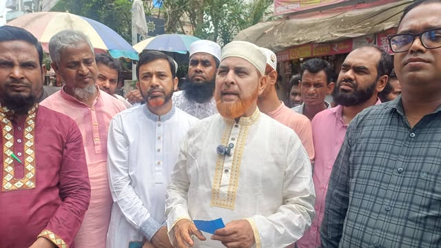 কথা বলছেন মাওলানা রফিকুল ইসলাম খান