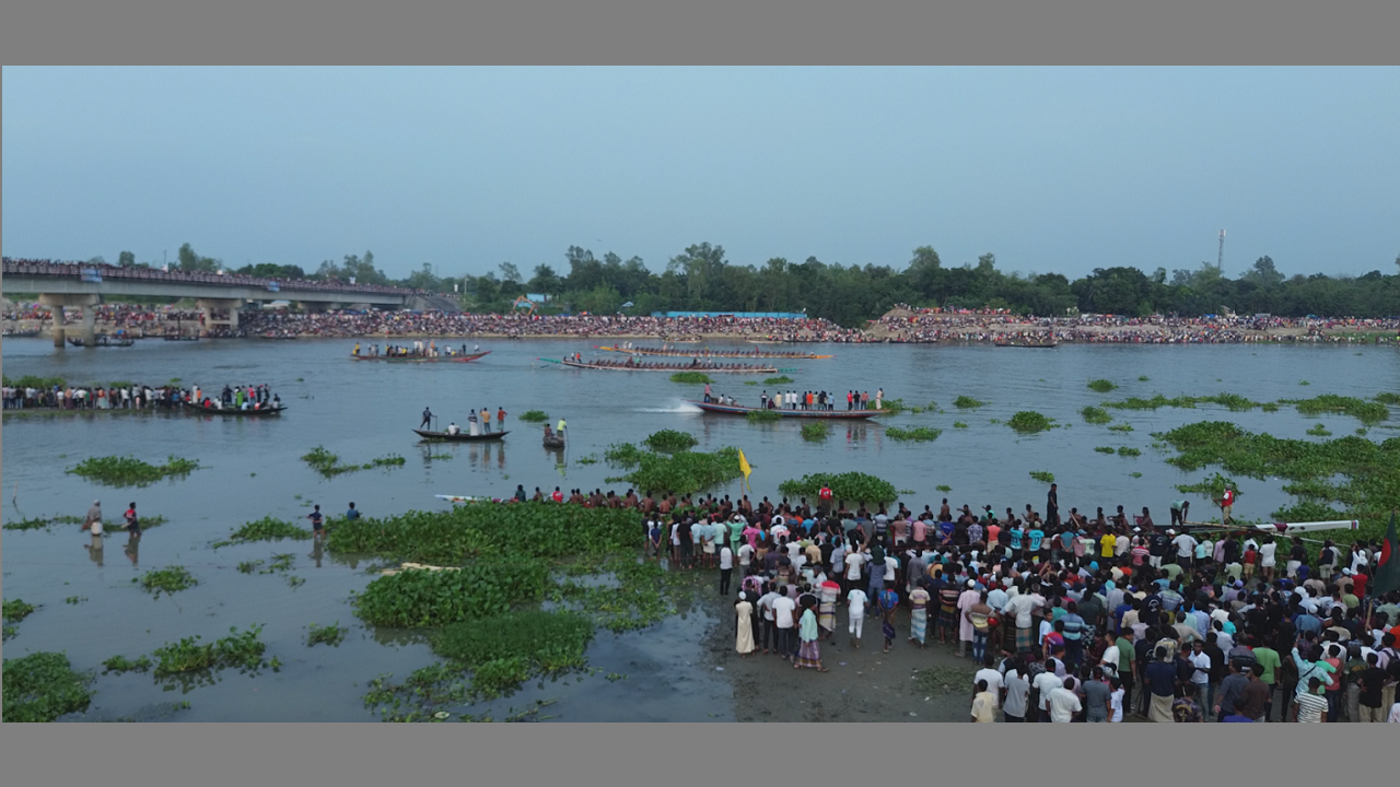 নৌকা বাইচে মেতে উঠলো উল্লাপাড়া