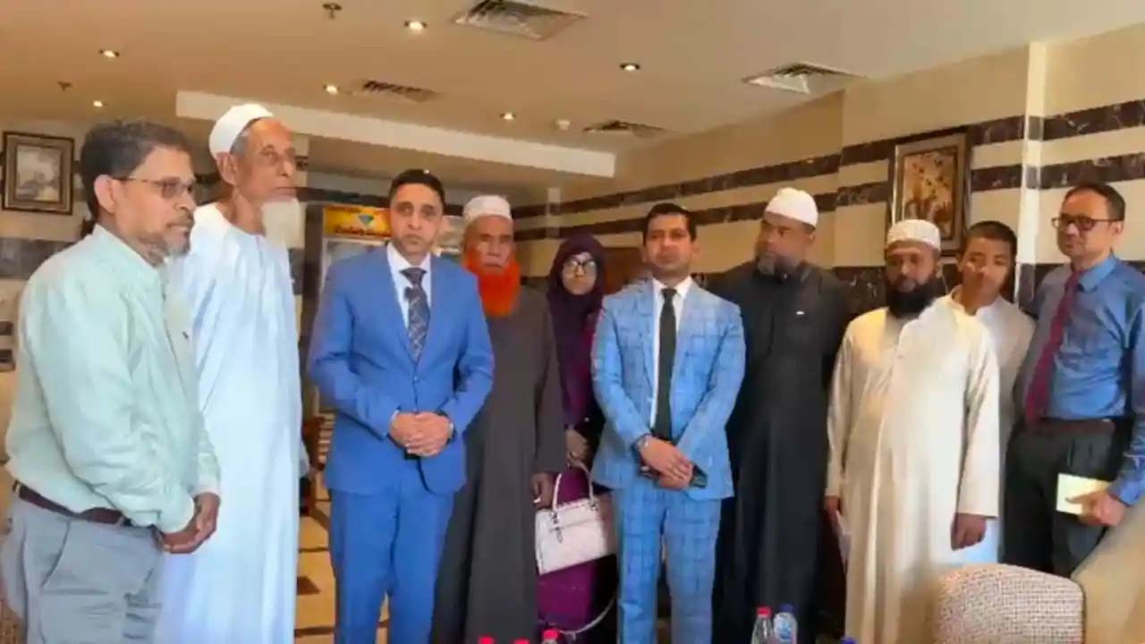 কনসাল জেনারেল মো: সাখাওয়াত হোসেন ও প্রতিনিধিদল