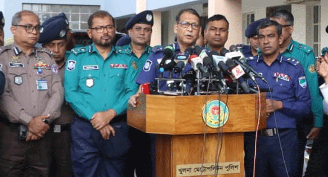 প্রেস ব্রিফিংয়ে বক্তব্য রাখছেন আইজিপি বাহারুল