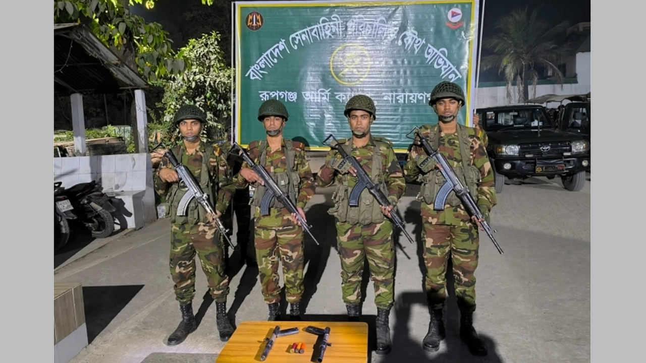 উদ্ধারকৃত অস্ত্র ও গুলি