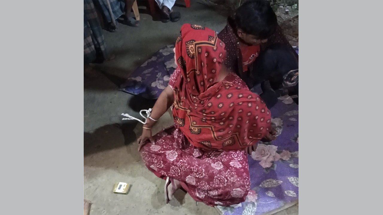 জুতাপেটার স্বীকার নারী