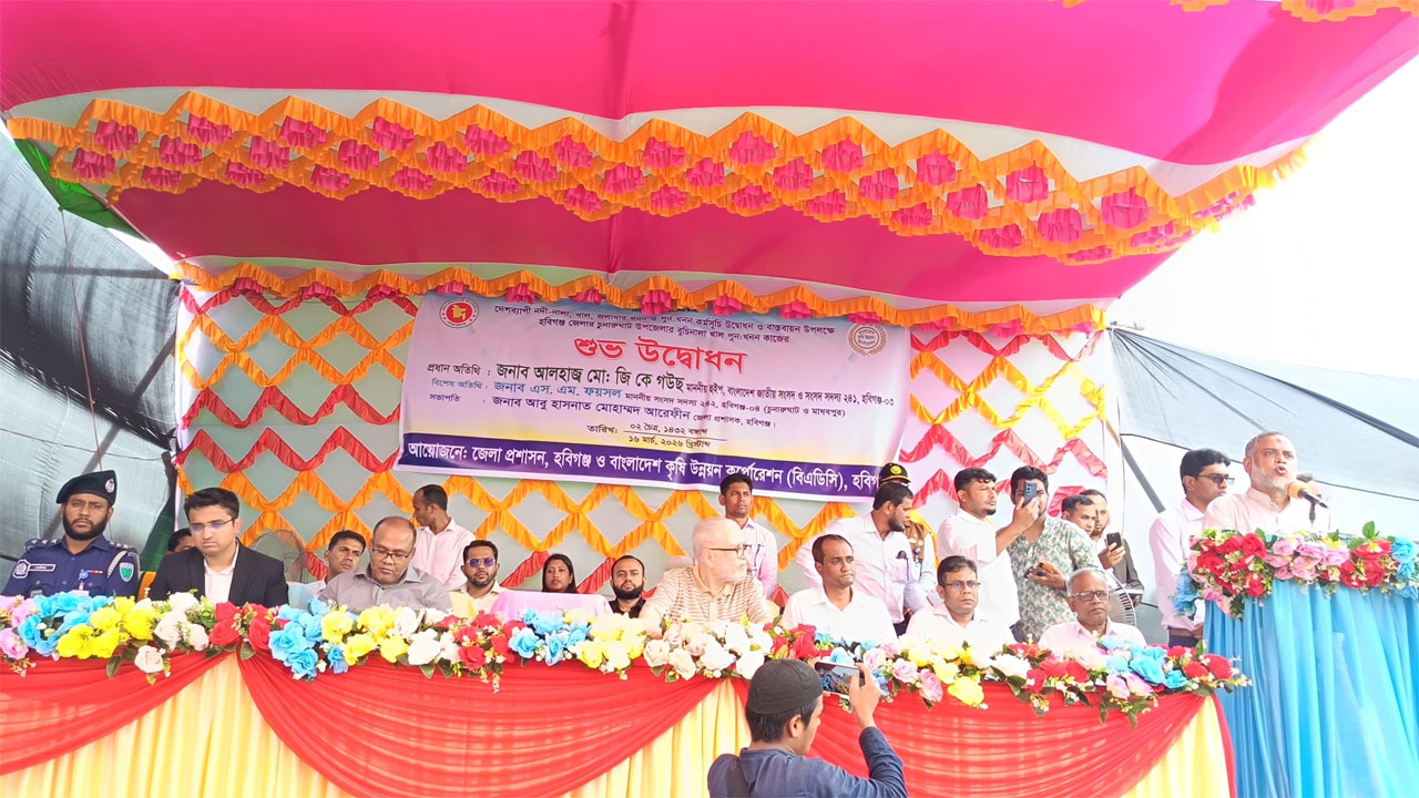 বক্তব্য রাখছেন হুইপ জিকে গউছ