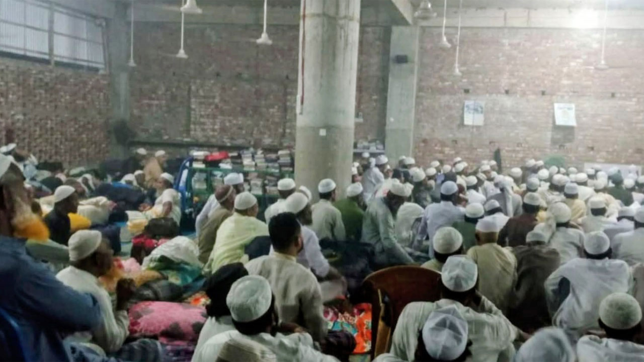 ইতিকাফকারী মুসল্লিরা
