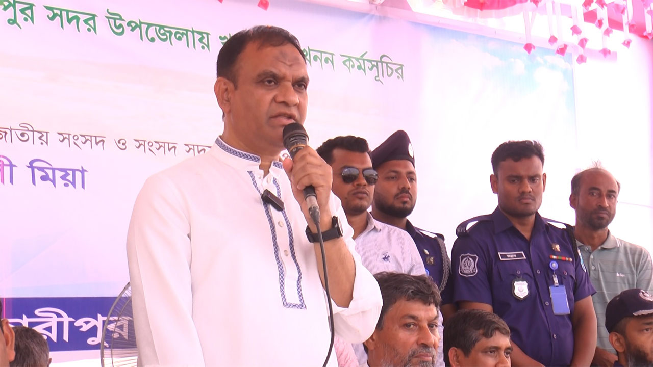 বক্তব্য রাখছেন হুইপ মিয়া নুরুদ্দিন আহাম্মেদ অপু