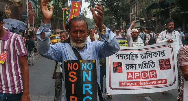 এসআইআর নিয়ে পশ্চিমবঙ্গ সহ অনেক রাজ্যের মানুষের মধ্যে তৈরি হয়েছে আতঙ্ক