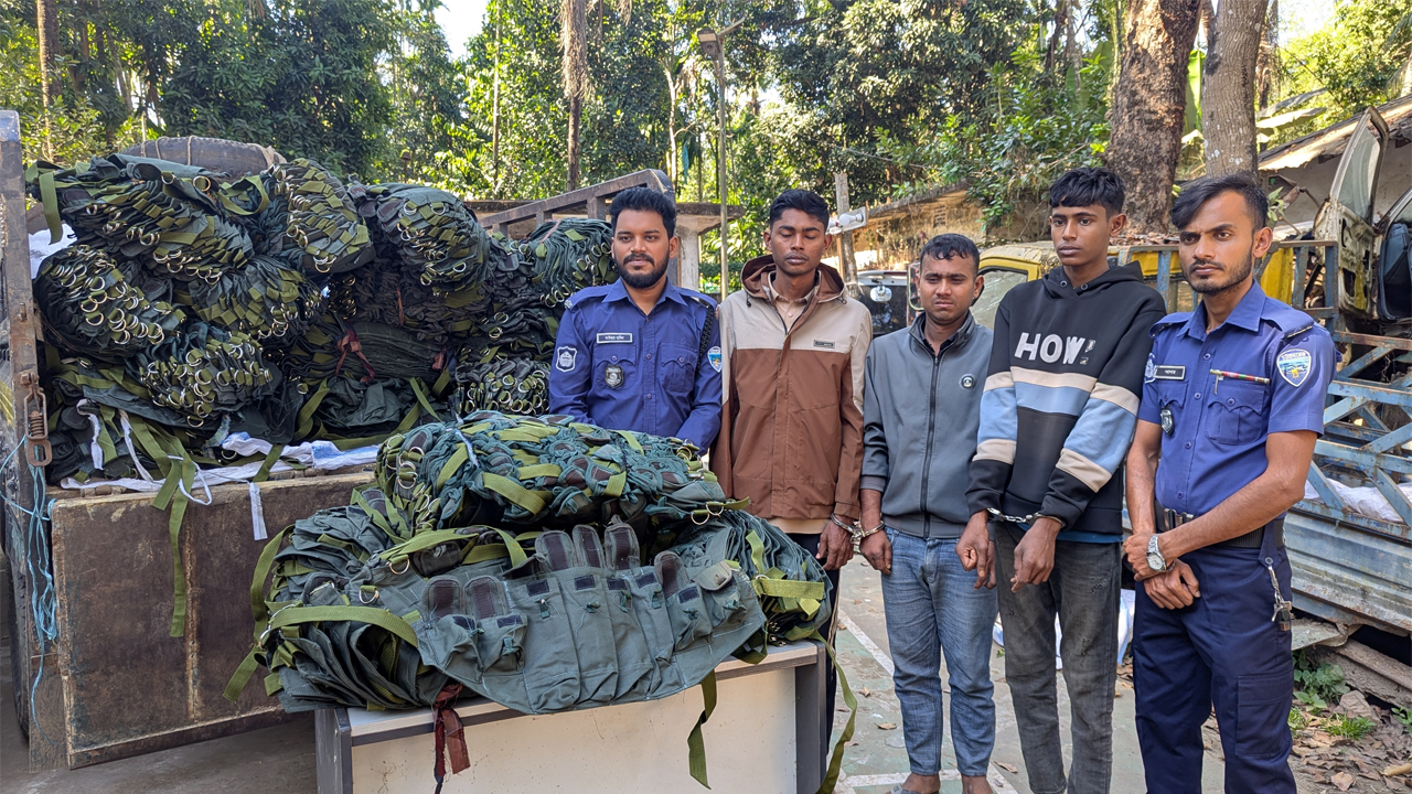 গ্রেফতার আসামিরা