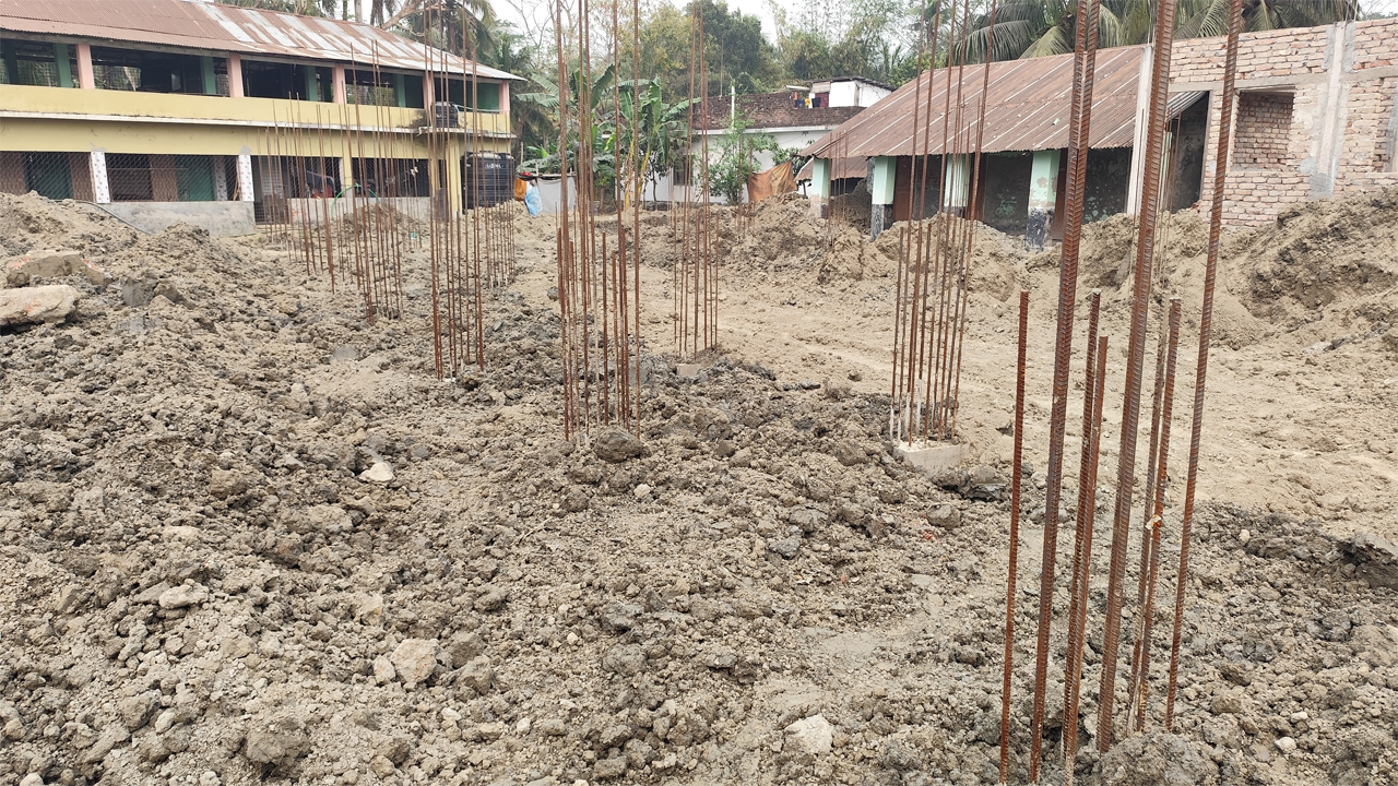 মাদরাসার কাজ বন্ধ