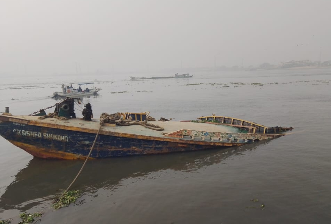 বুড়িগঙ্গায় বাল্কহেড ডুবি