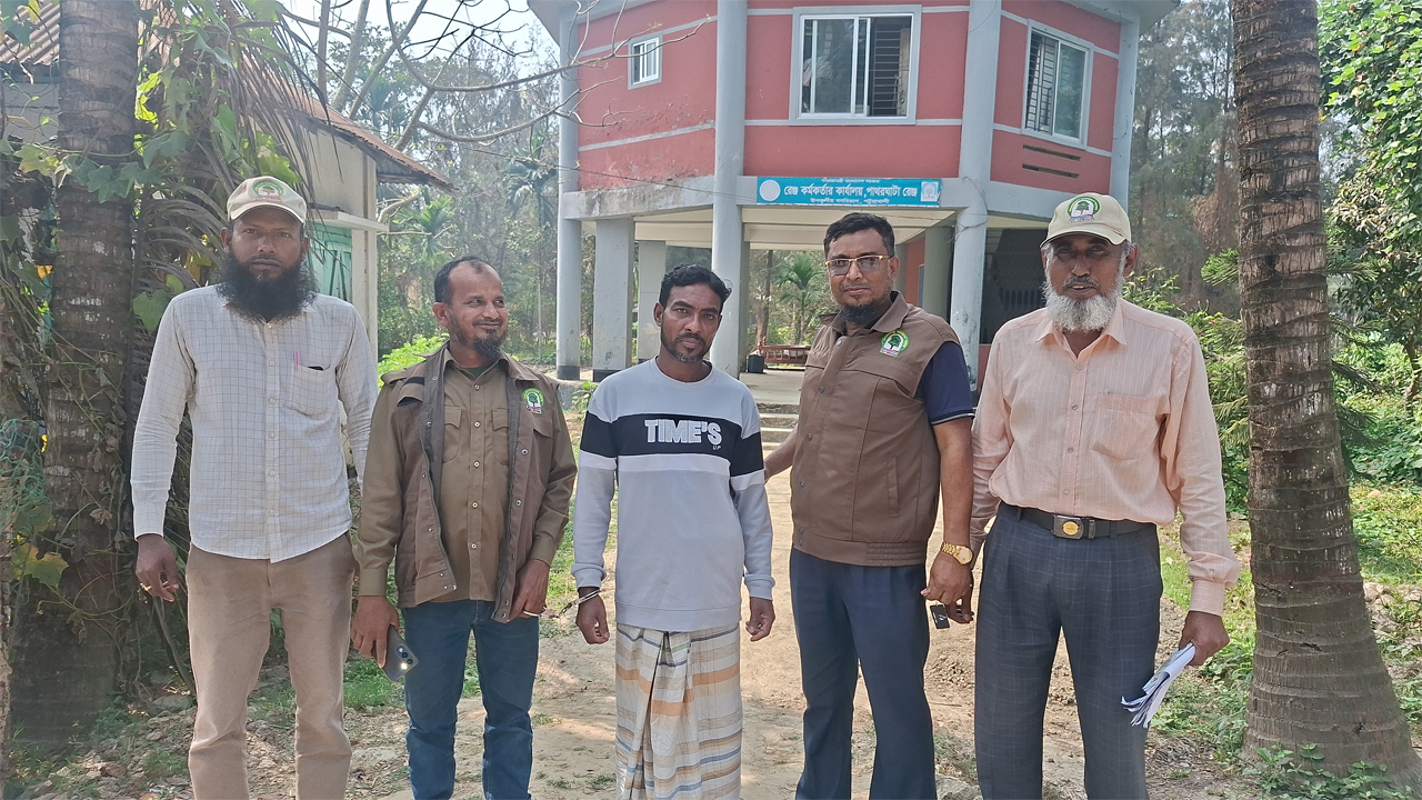 ফাঁদসহ শিকারি আটক