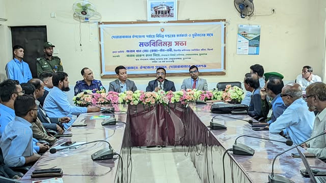 কথা বলছেন বিভাগীয় কমিশনার মোহাম্মদ রেজা-উন-নবী