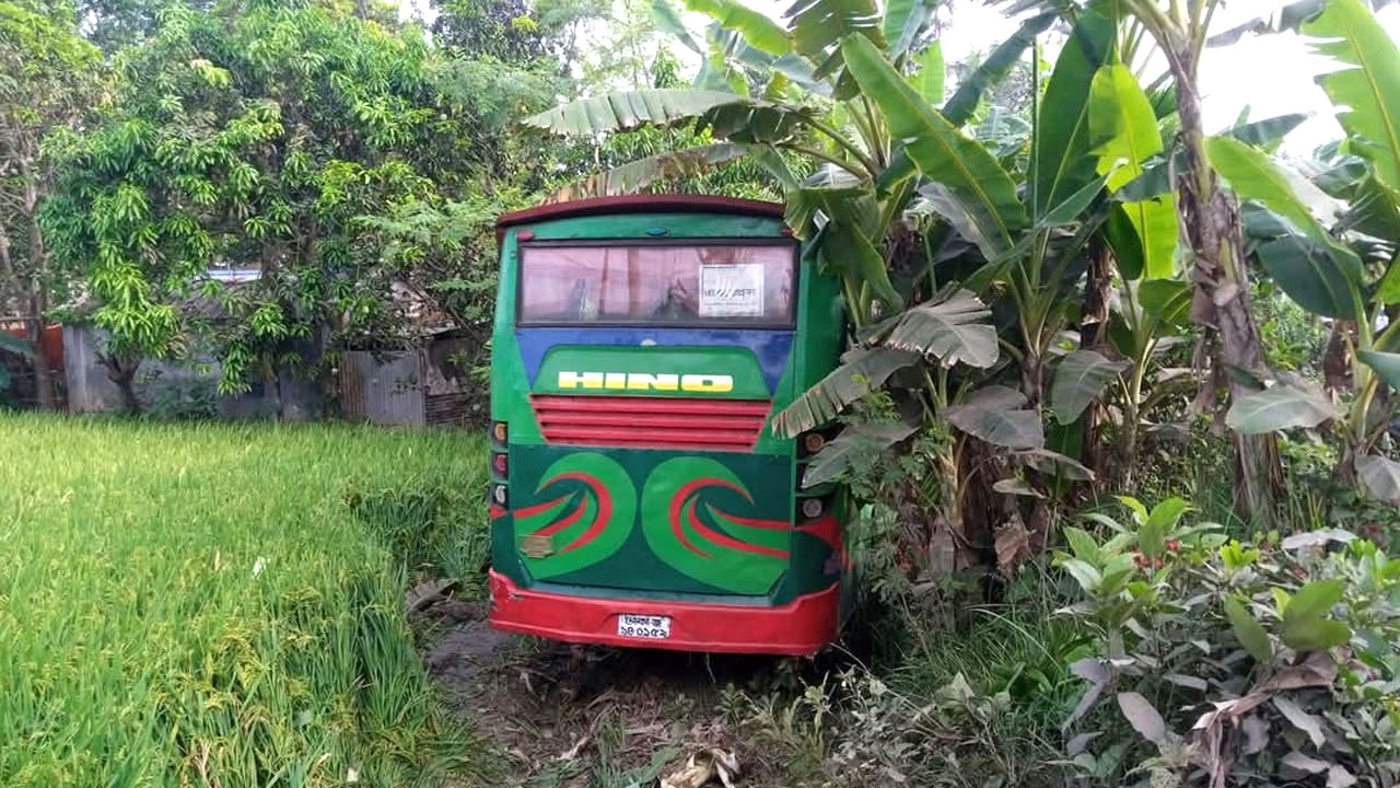 কালিগঞ্জে বাসের ধাক্কায় নারী নিহত