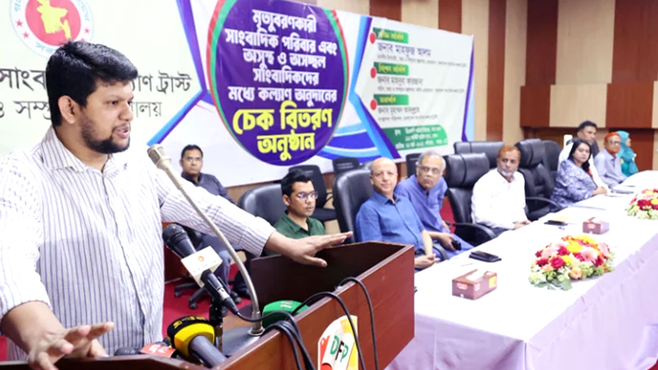 তথ্য ও সম্প্রচার উপদেষ্টা মো: মাহফুজ আলম