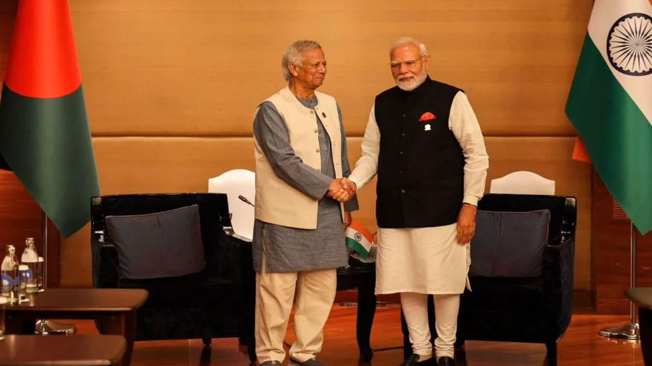 ব্যাংককে বিমসটেক সম্মেলনে প্রধান উপদেষ্টা ড. মুহাম্মদ ইউনূস ও ভারতের প্রধানমন্ত্রী নরেন্দ্র মোদির দ্বিপক্ষীয় বৈঠক