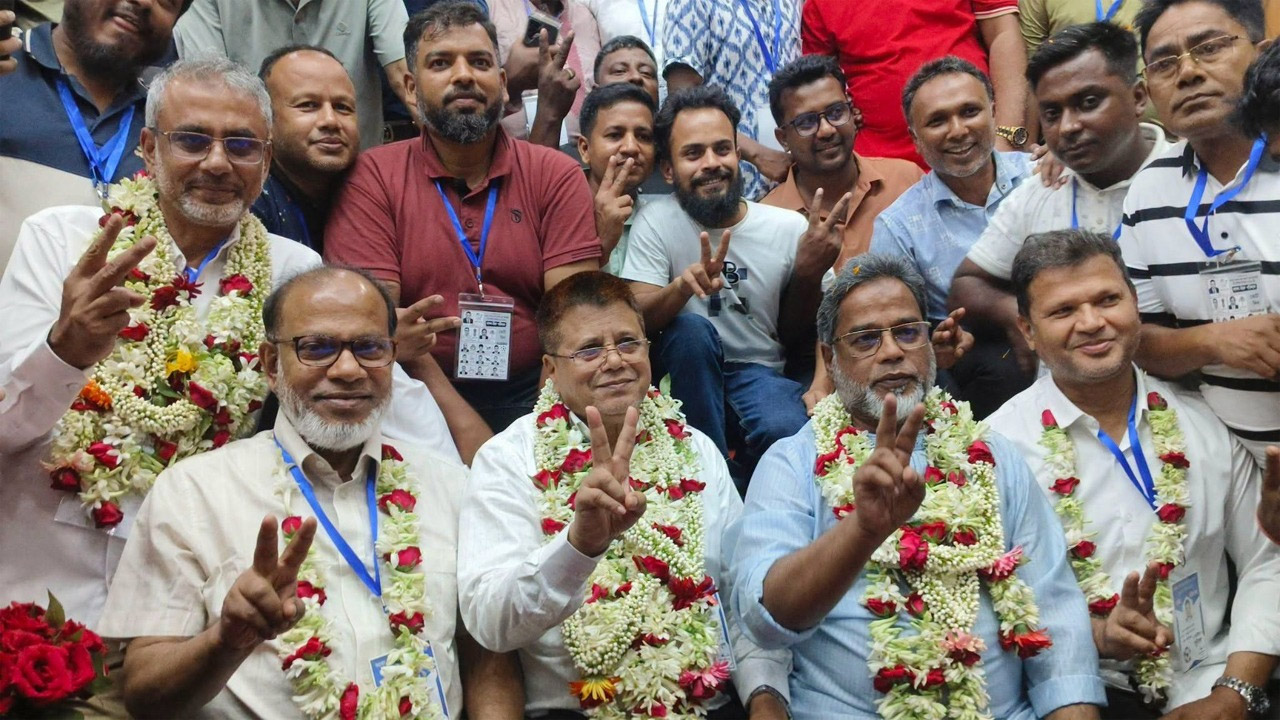 বগুড়া চেম্বার নির্বাচনে সব পদে বাদল-হিরু প্যানেল জয়ী