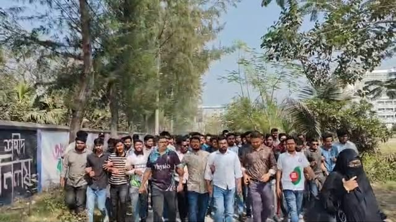 ছাত্রদলের বিক্ষোভ মিছিল