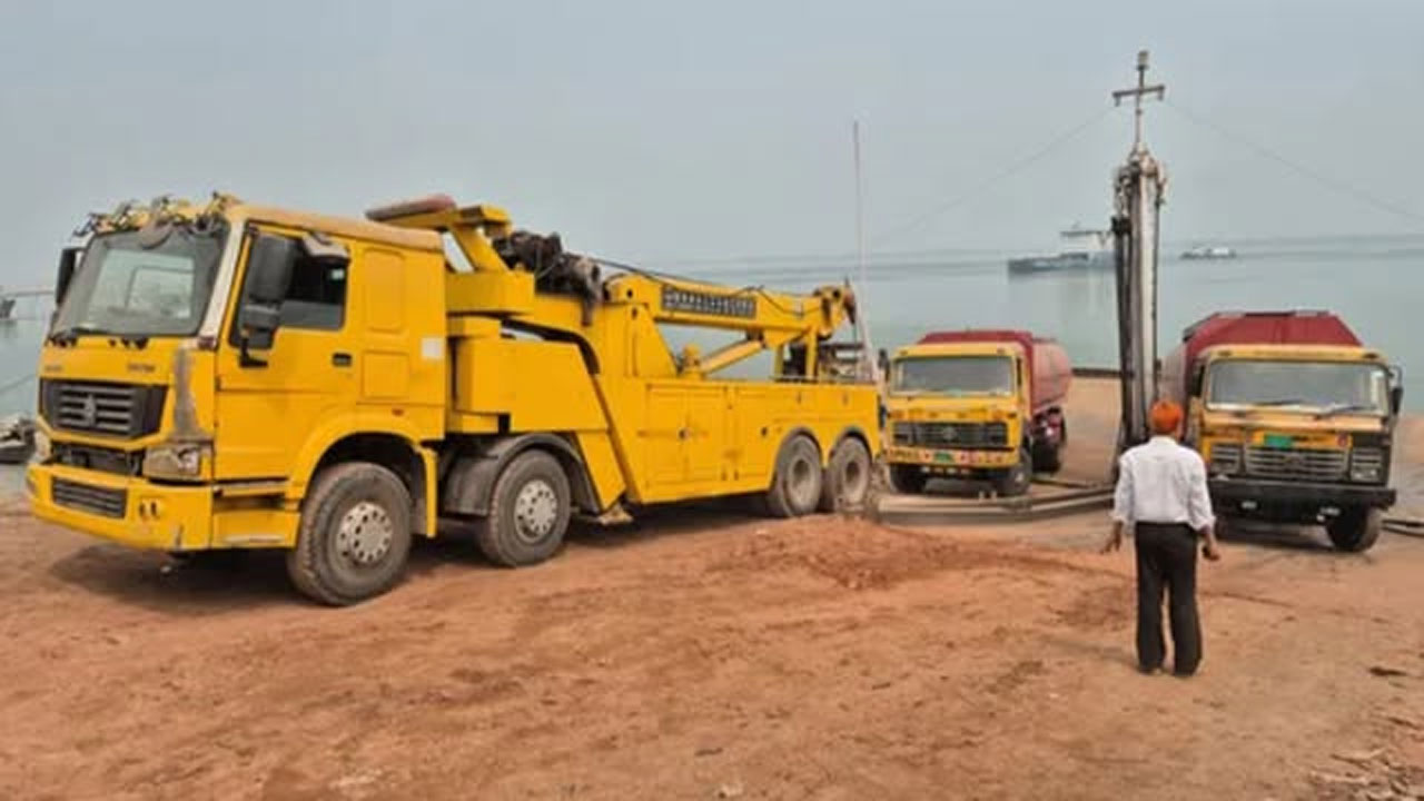 ঈদ যাত্রায় ঘাট ও ফেরি সঙ্কট