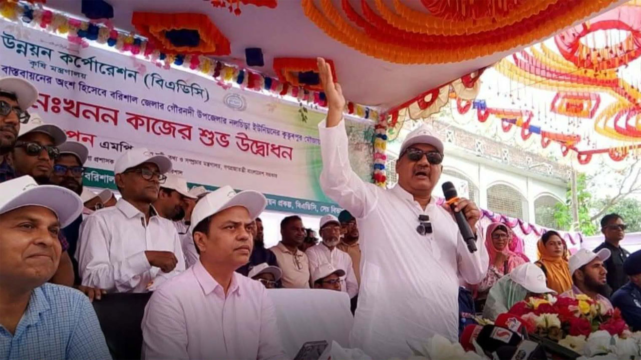 বক্তব্য রাখছেন তথ্য ও সম্প্রচার মন্ত্রী জহির উদ্দিন স্বপন