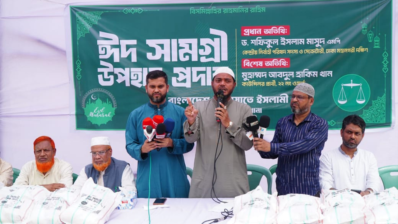 বক্তব্য রাখছেন ড. শফিকুল ইসলাম মাসুদ