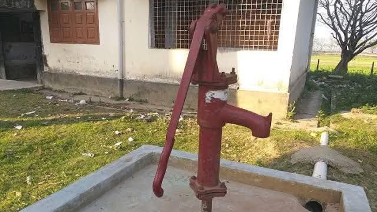 পানি নেই নলকূপে
