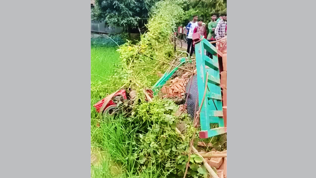 মোটরসাইকেল ও হ্যান্ড ট্রাক্টরের মুখোমুখি সংঘর্ষ