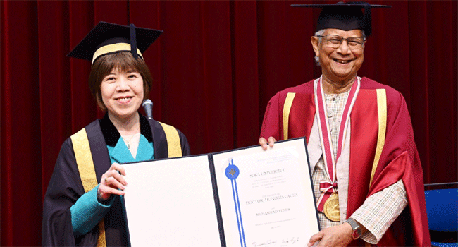 সম্মানসূচক ডক্টরেট ডিগ্রি গ্রহণ করেছেন প্রধান উপদেষ্টা