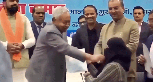 বিহারের মুখ্যমন্ত্রীর হেনস্থার শিকার সেই হিজাবি চিকিৎসক