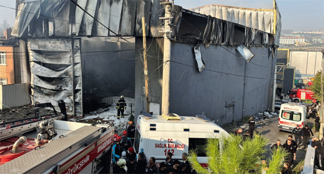 তুরস্কের পারফিউম গুদামে আগুন লেগেছে