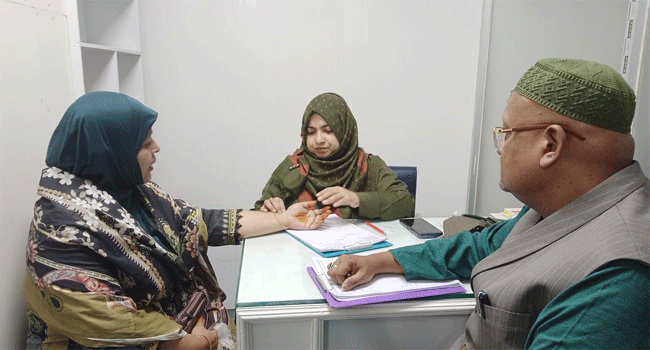 আরকে মিশন রোড এলাকায় বিজয় দিবসে বিনামূল্যে চিকিৎসা