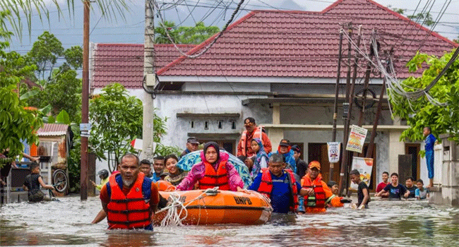 ইন্দোনেশিয়ায় বন্যা ও ভূমিধসে নিহতের সংখ্যা ১ হাজার ছাড়াল